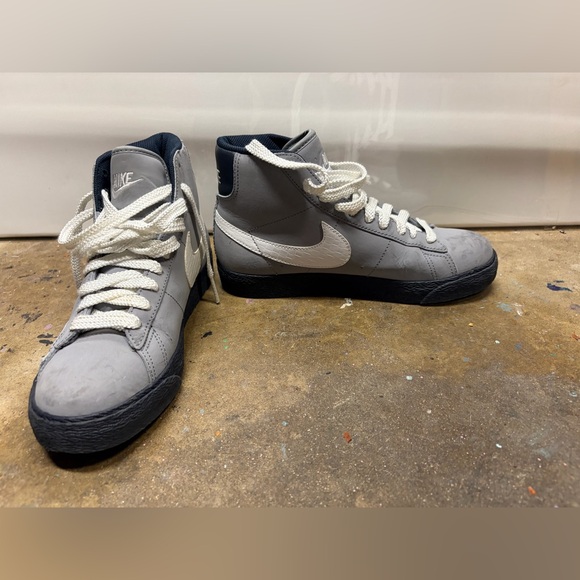 Nike Gray High-Top Sneakers size 5 - Picture 1 of 6